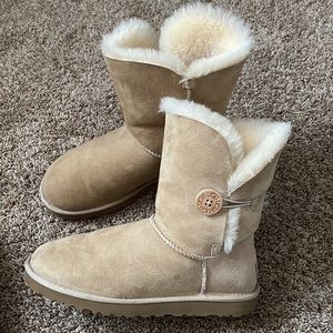 UGG Bailey Button II
